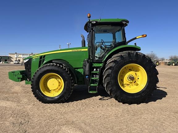 Image of John Deere 8370R equipment image 1