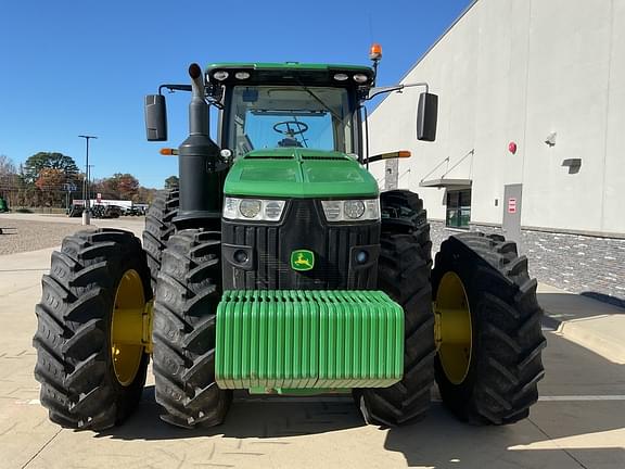 Image of John Deere 8370R equipment image 1