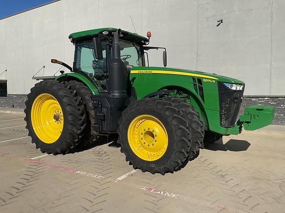 Image of John Deere 8370R equipment image 2