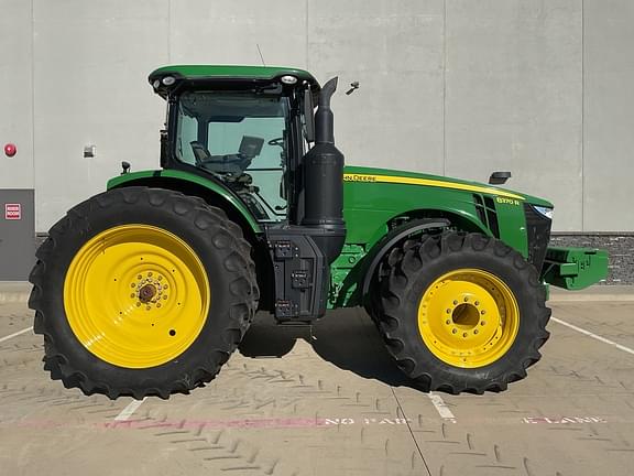 Image of John Deere 8370R equipment image 3