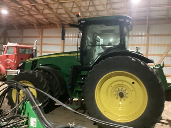 Image of John Deere 8370R equipment image 1