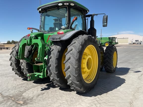 Image of John Deere 8370R equipment image 4