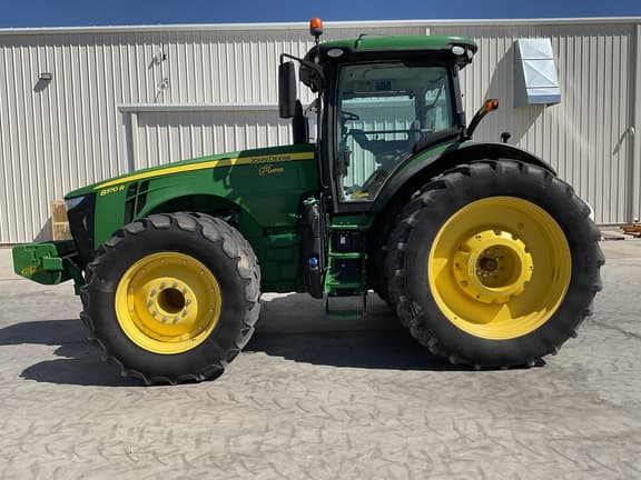 Image of John Deere 8370R equipment image 1