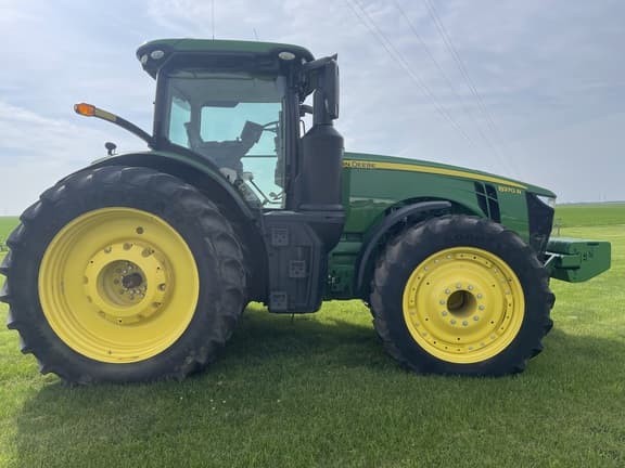 Image of John Deere 8370R equipment image 3