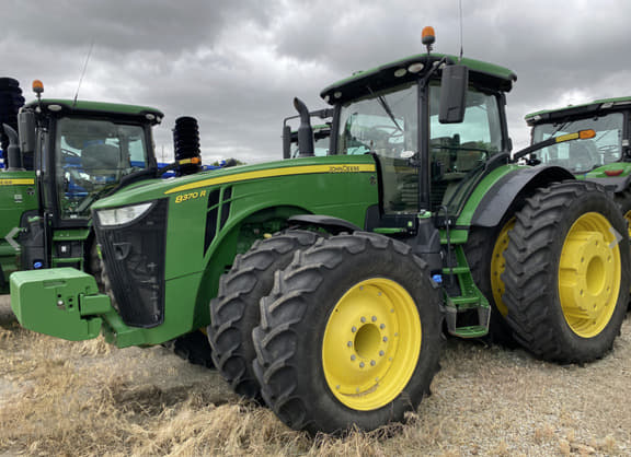Image of John Deere 8370R equipment image 1