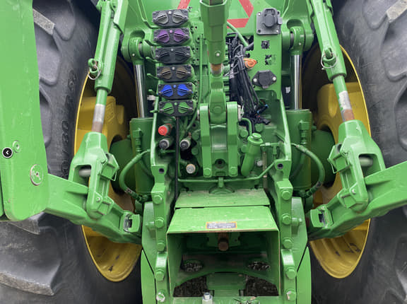 Image of John Deere 8370R equipment image 3