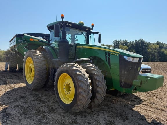 2020 John Deere 8370R Equipment Image0