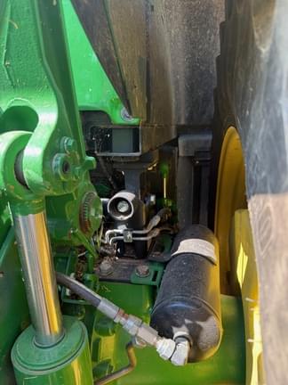 Image of John Deere 8370R equipment image 3