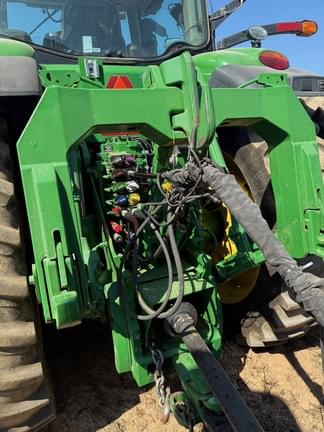 Image of John Deere 8370R equipment image 2