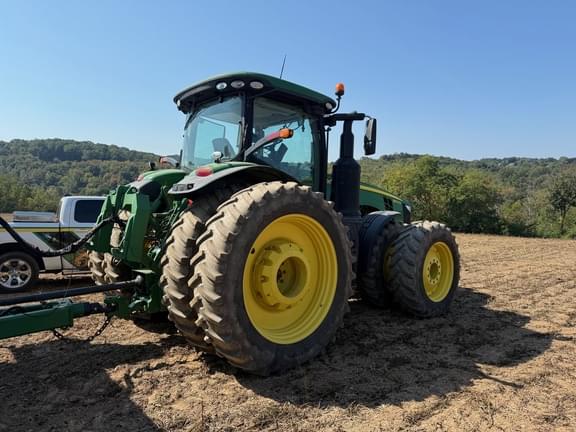 Image of John Deere 8370R equipment image 1