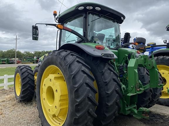 Image of John Deere 8370R equipment image 4