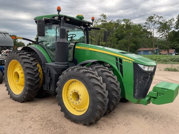 Image of John Deere 8370R equipment image 2