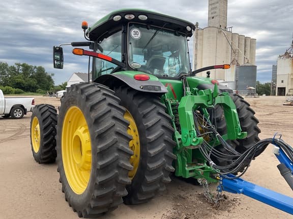 Image of John Deere 8370R equipment image 3