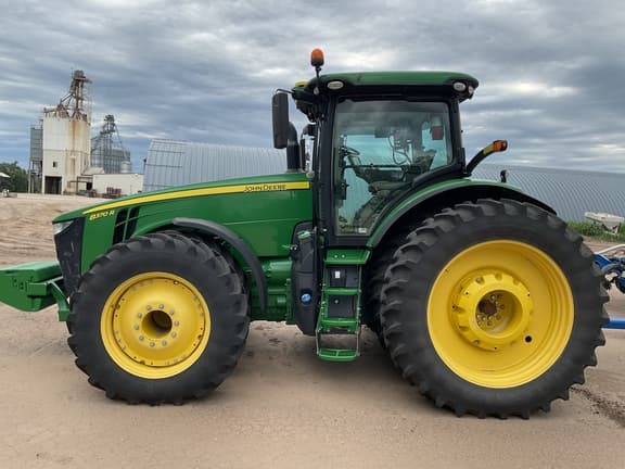 Image of John Deere 8370R equipment image 4