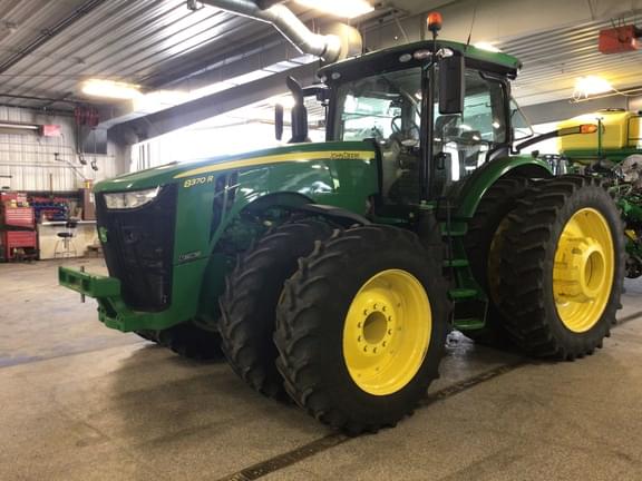 Image of John Deere 8370R equipment image 3