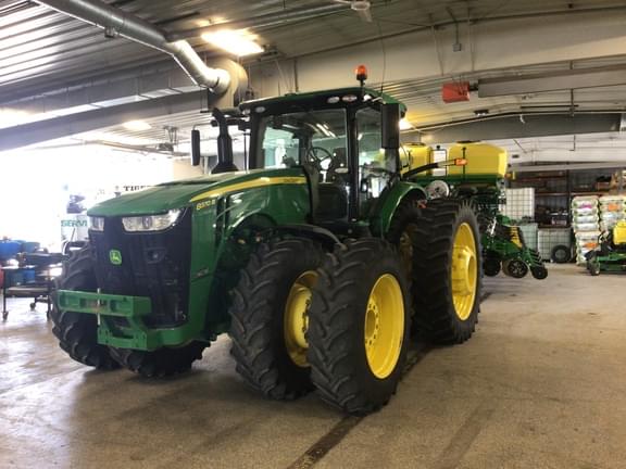 Image of John Deere 8370R equipment image 1