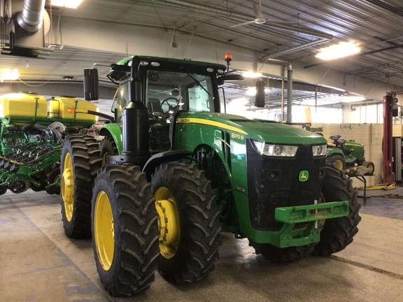 Image of John Deere 8370R equipment image 2