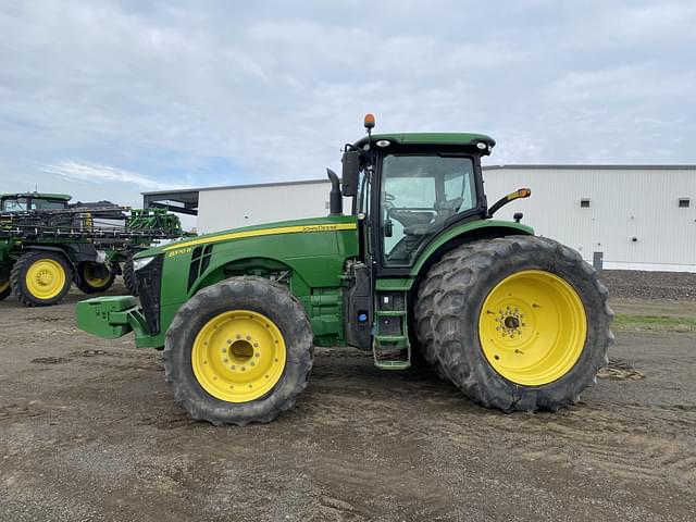 Image of John Deere 8370R equipment image 2