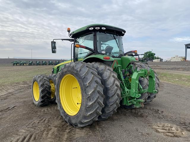 Image of John Deere 8370R equipment image 3