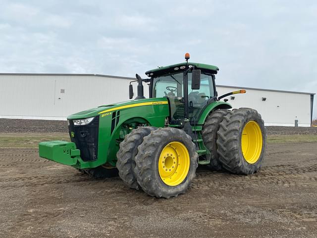 Image of John Deere 8370R equipment image 1