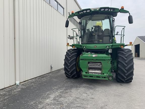 Image of John Deere 8400 equipment image 3