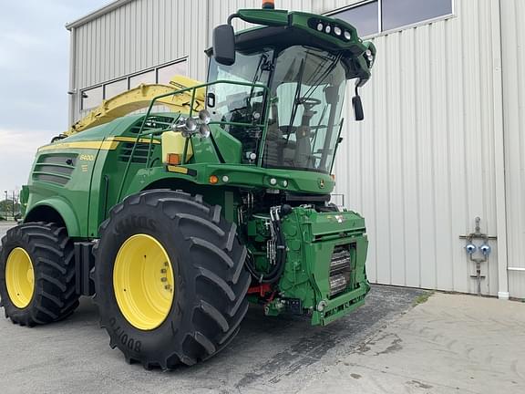 Image of John Deere 8400 equipment image 4