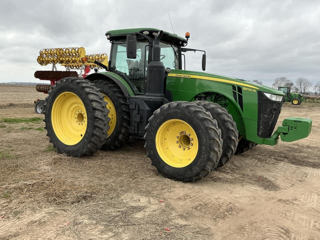 Image of John Deere 8400R equipment image 2