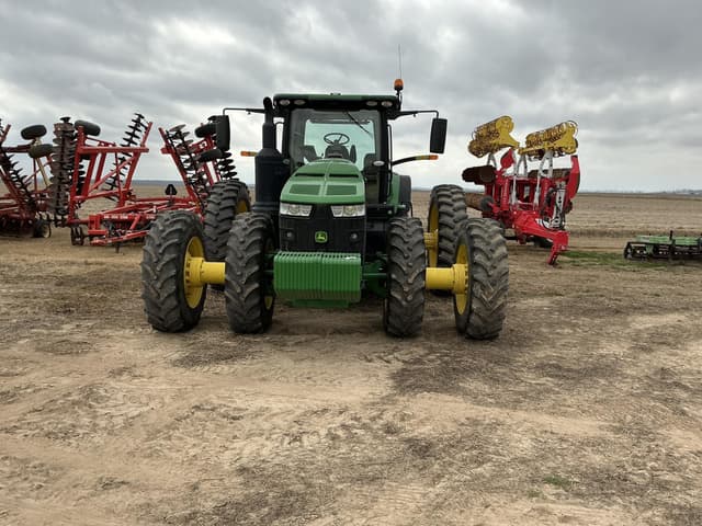 Image of John Deere 8400R equipment image 1