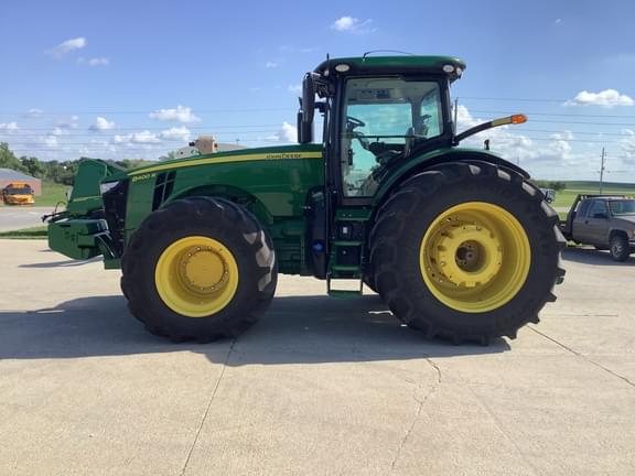 Image of John Deere 8400R equipment image 1