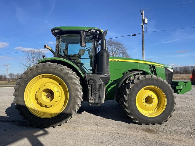 Image of John Deere 8400R equipment image 1