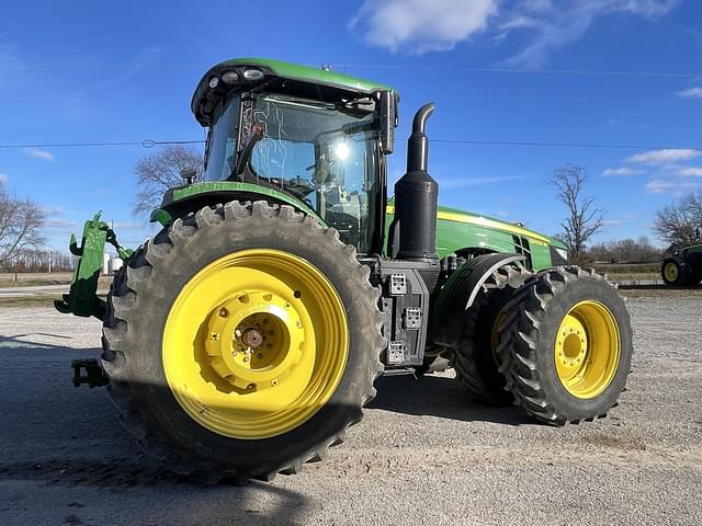 Image of John Deere 8400R equipment image 2