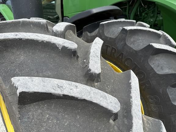 Image of John Deere 8400R equipment image 1