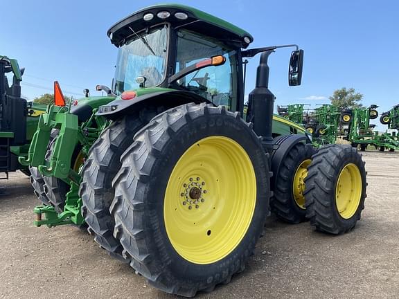 Image of John Deere 8400R equipment image 3