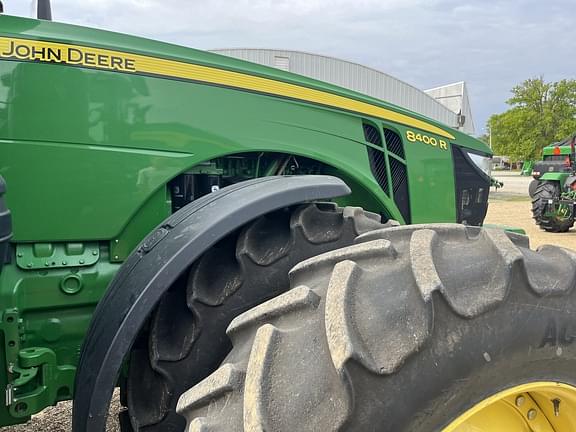Image of John Deere 8400R equipment image 3