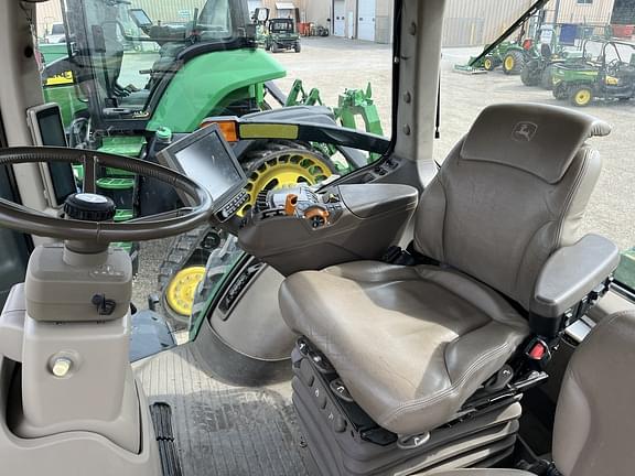 Image of John Deere 8400R equipment image 2