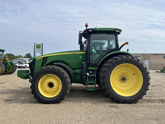 Image of John Deere 8400R equipment image 1