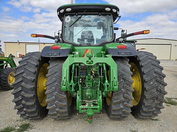 Image of John Deere 8400R equipment image 3