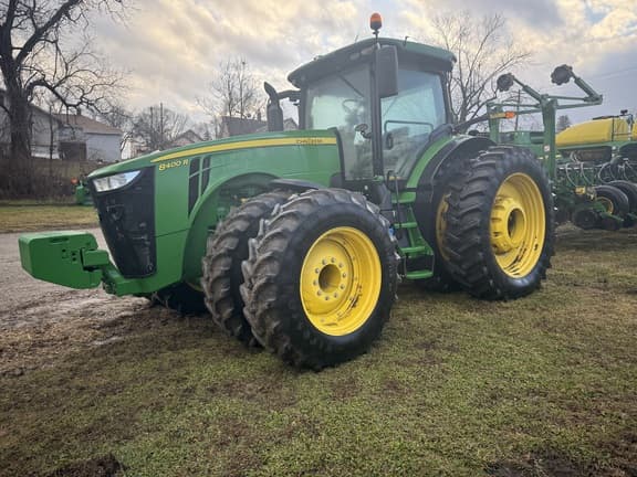 Image of John Deere 8400R equipment image 4