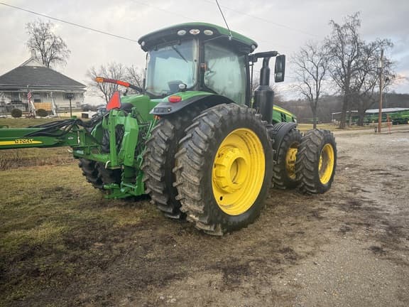 Image of John Deere 8400R equipment image 2