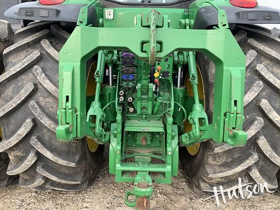 Image of John Deere 8400R equipment image 4