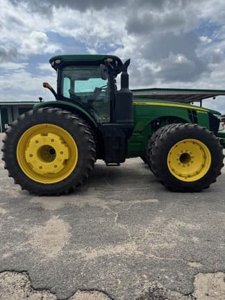 Image of John Deere 8400R equipment image 3