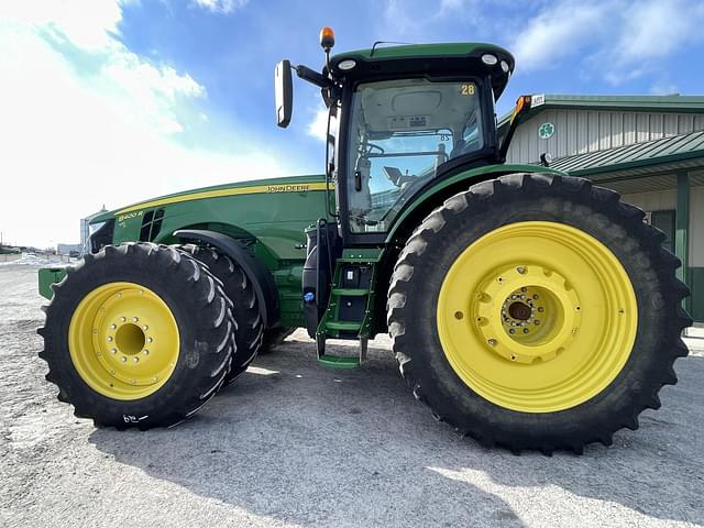 Image of John Deere 8400R equipment image 1