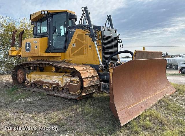 Image of John Deere 850L equipment image 2