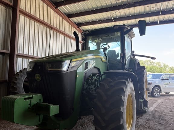 Image of John Deere 8R 230 equipment image 1