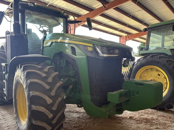 Image of John Deere 8R 230 equipment image 3