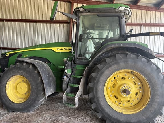 Image of John Deere 8R 230 equipment image 1