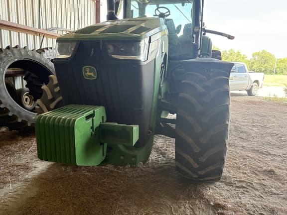 Image of John Deere 8R 230 equipment image 4