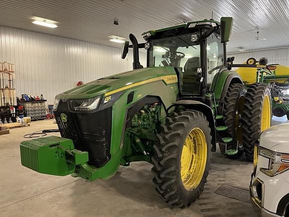 Image of John Deere 8R 230 equipment image 2