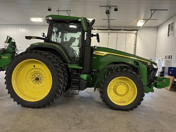 Image of John Deere 8R 230 equipment image 3