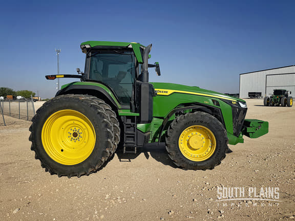 Image of John Deere 8R 230 equipment image 1